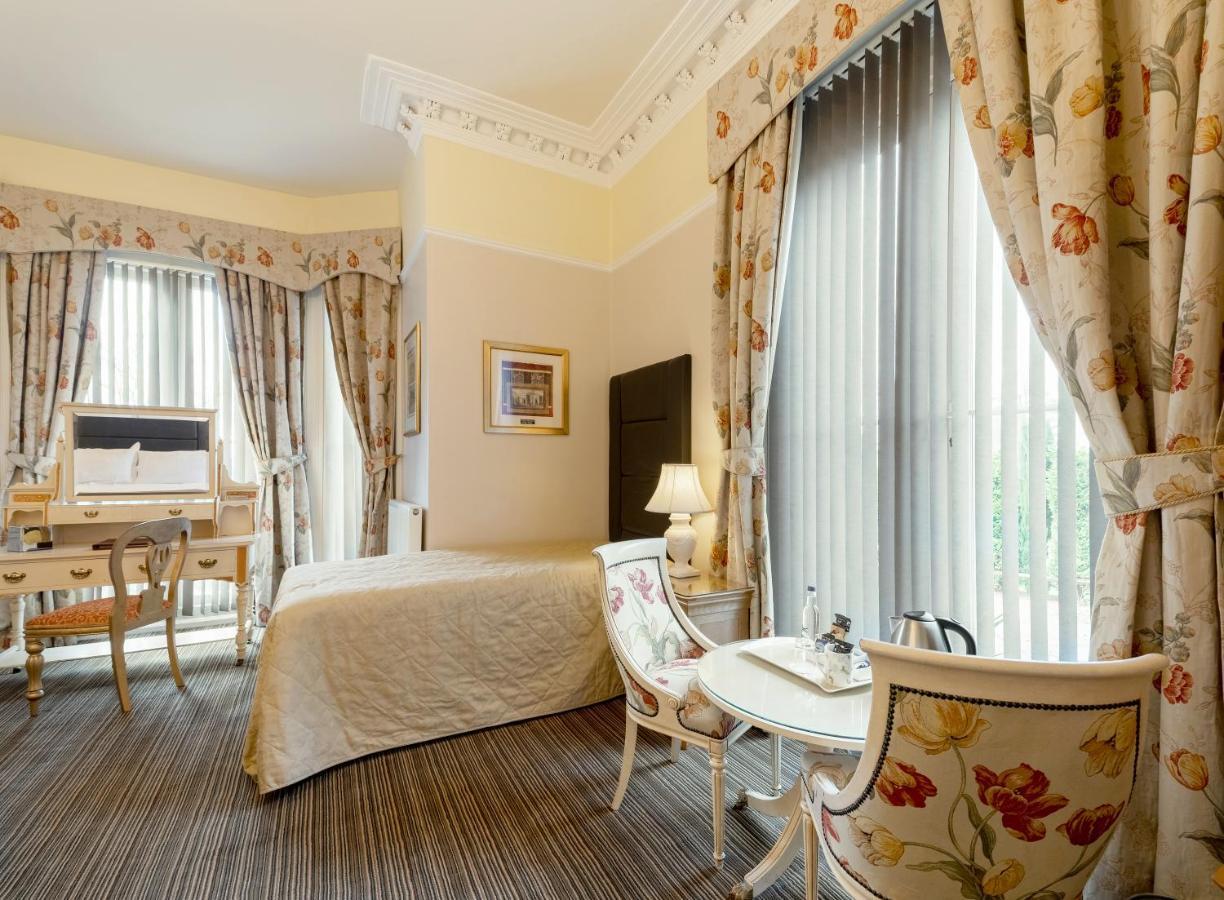 Charades Guest House Херфорд Екстериор снимка