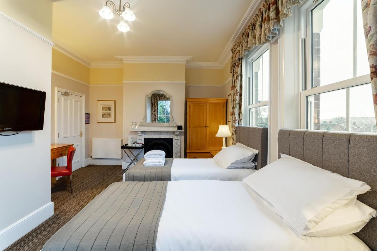Charades Guest House Херфорд Екстериор снимка