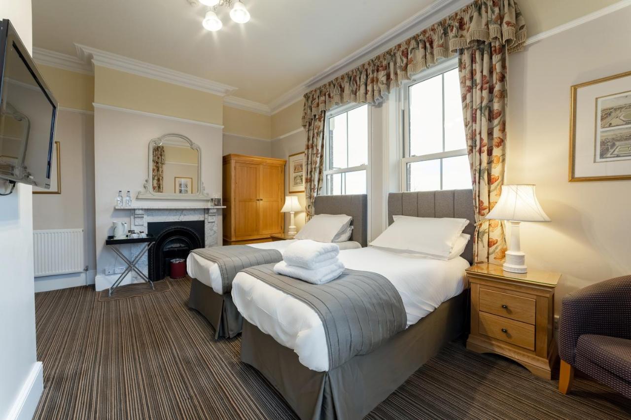 Charades Guest House Херфорд Екстериор снимка