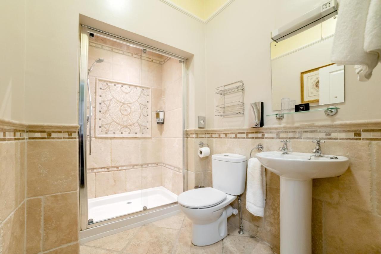 Charades Guest House Херфорд Екстериор снимка