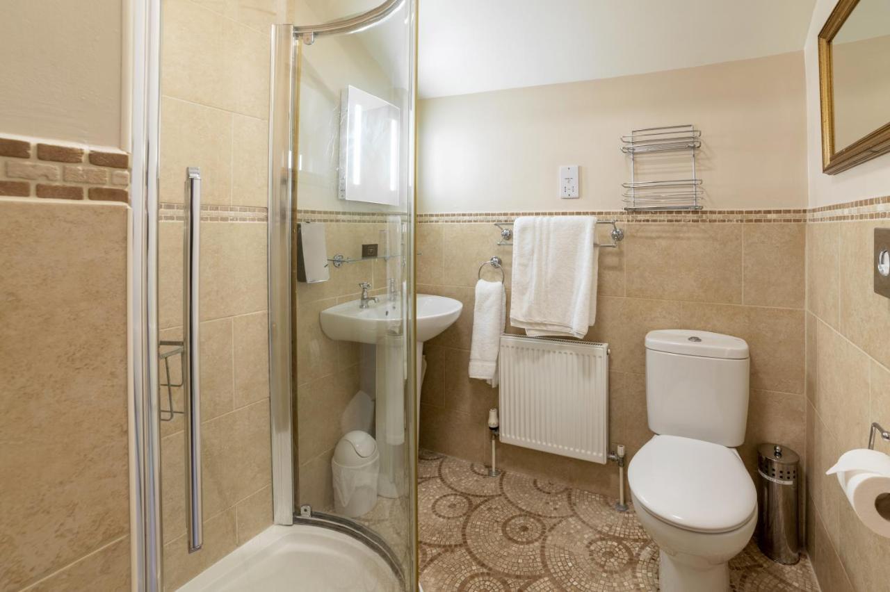 Charades Guest House Херфорд Екстериор снимка
