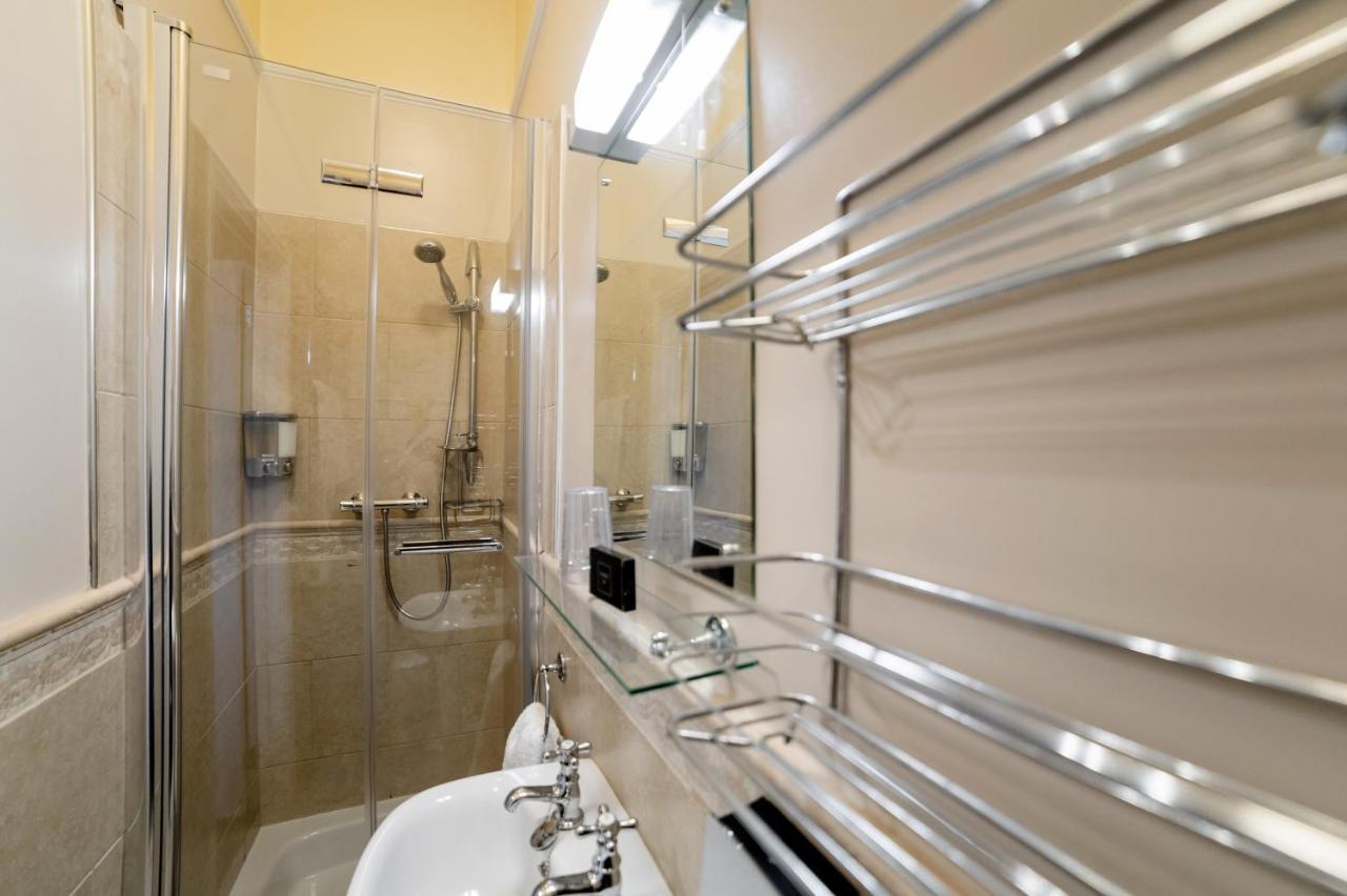 Charades Guest House Херфорд Екстериор снимка