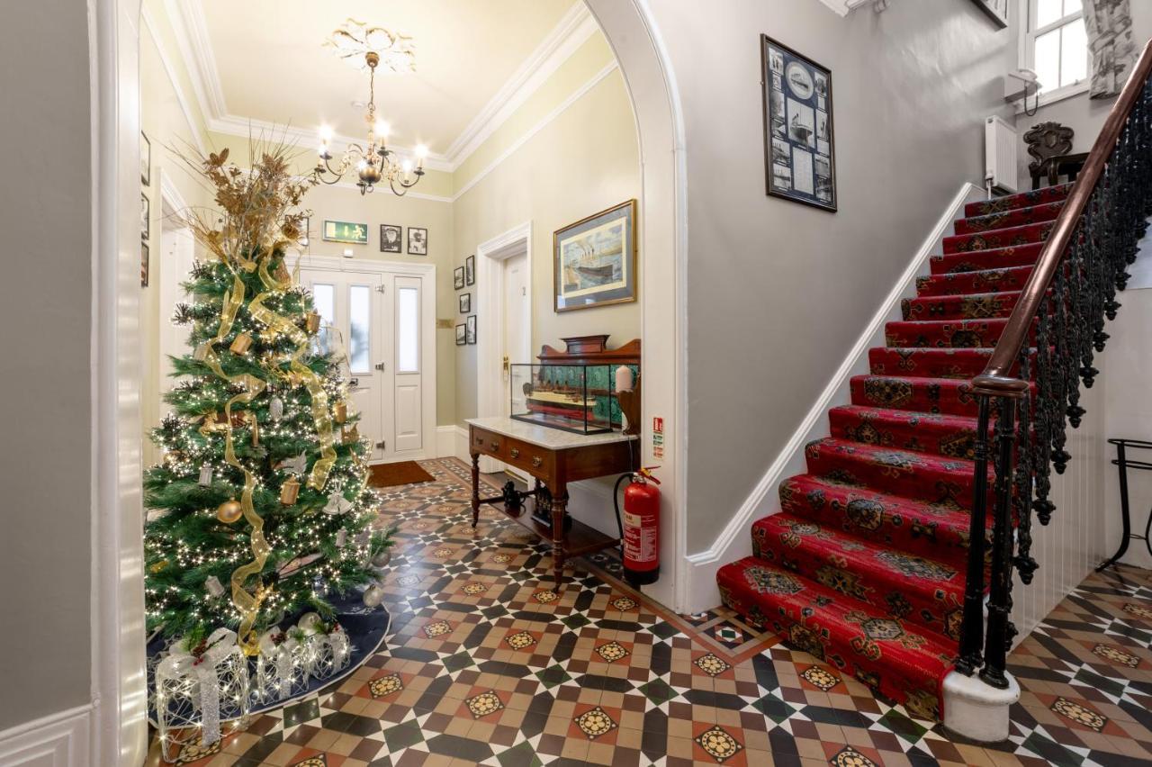 Charades Guest House Херфорд Екстериор снимка