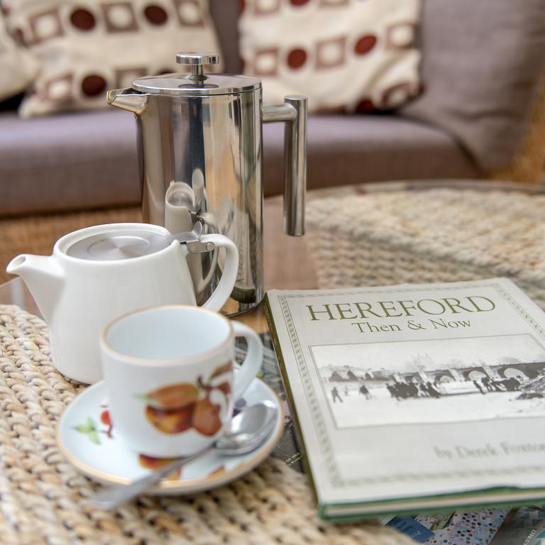 Charades Guest House Херфорд Екстериор снимка