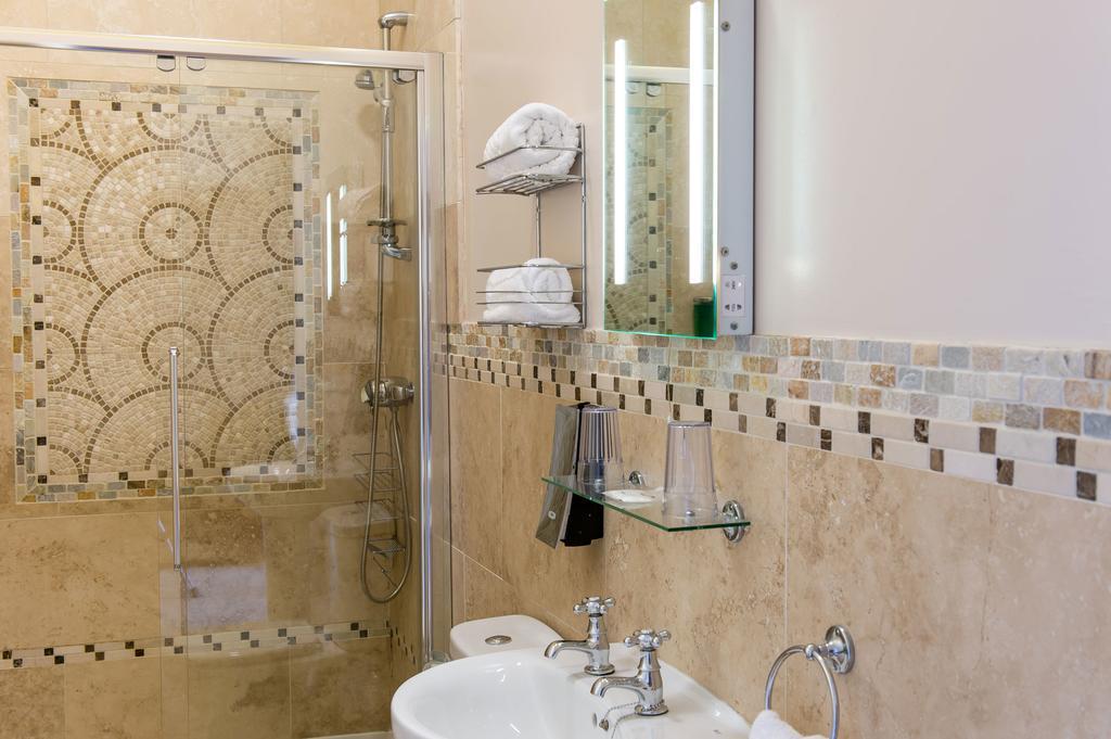 Charades Guest House Херфорд Екстериор снимка